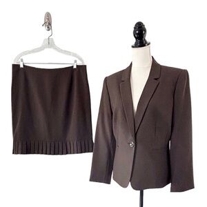 Tahari ASL Women’s Brown Pinstriped Skirt Suit With Pleat Detail at Hem Sz 14P